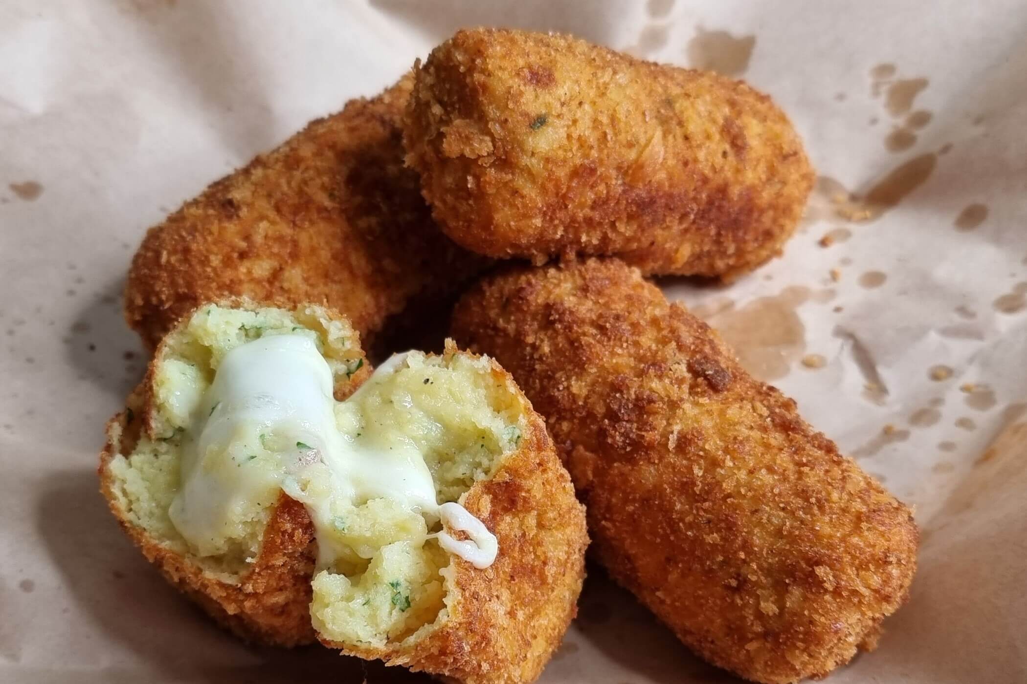 Panzarotti Napoletani | Neapolitan Potato Croquettes (Crocchè di Patate)